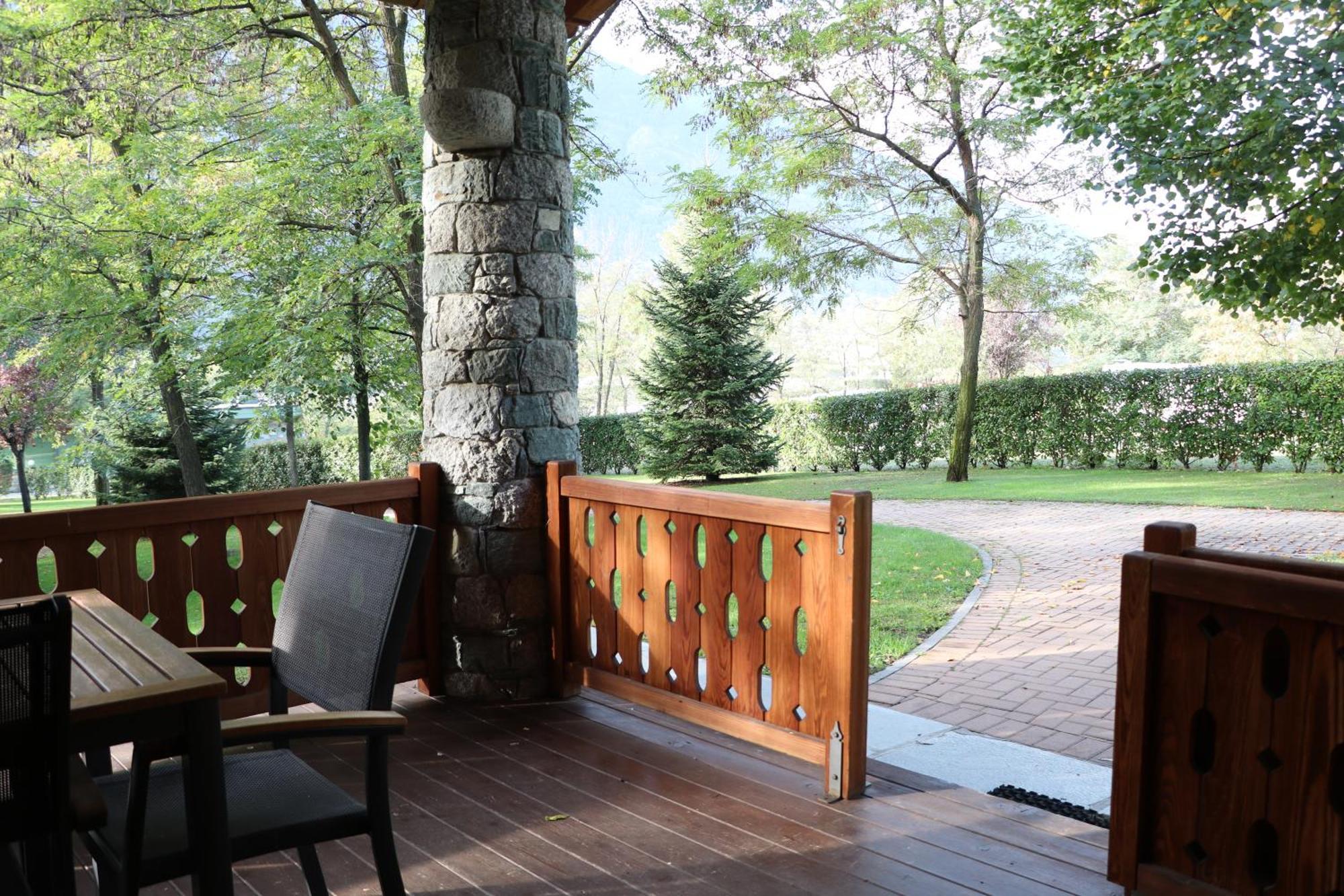 Lazy Bee Camping Village Аоста Экстерьер фото